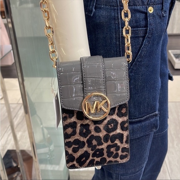MICHAEL KORS
Carmen SM Printed Calf Hair and
Crocodile Embossed Faux Leather Bag - Picture 1 of 6
